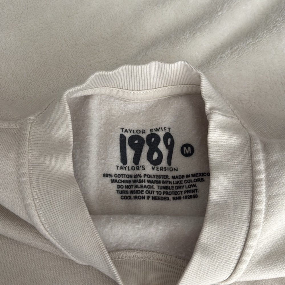 Taylor Swift TV 1989 Sweatshirt - Picture 3 of 5